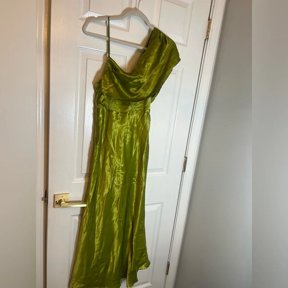 House of Harlow 1960 x REVOLVE Antonia Gown in Green - Picture 3 of 7